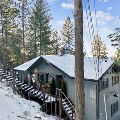 Heavenly lakeview home with hot tub and large kitchen Luxe42