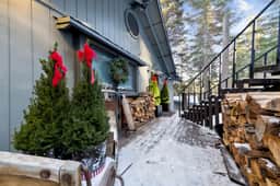 Heavenly lakeview home with hot tub and large kitchen Luxe42 - Image 4