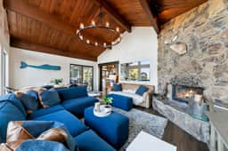 Heavenly lakeview home with hot tub and large kitchen Luxe42 - Image 3