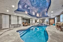 Luxe10 Bear Claw Estate Lakeview With Pool - Image 2