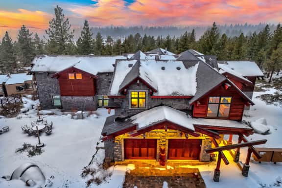 Luxe10 Bear Claw Estate Lakeview With Pool - Image 5