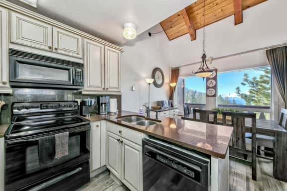 Mv17 amazing lake view & spacious 2 bedroom ski cabin with hot t - Image 5