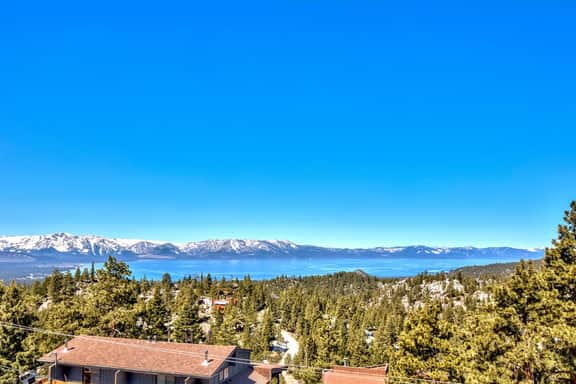 MV15 Lakeview Lake Tahoe Townhome with Hot tub close to Skiing - Image 3