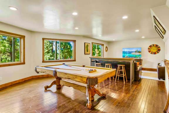 9BR Tahoe Villa, Hot Tub-Sauna-Game Room LX33 - Image 3