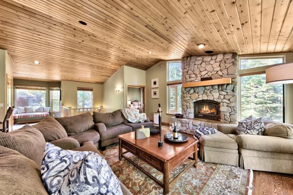 LX26 South Lake Tahoe Large Luxury Villa - Image 1