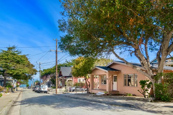 MV121 Walk to the Ocean Pacific Grove Cottage 30 Nts min - Image 1